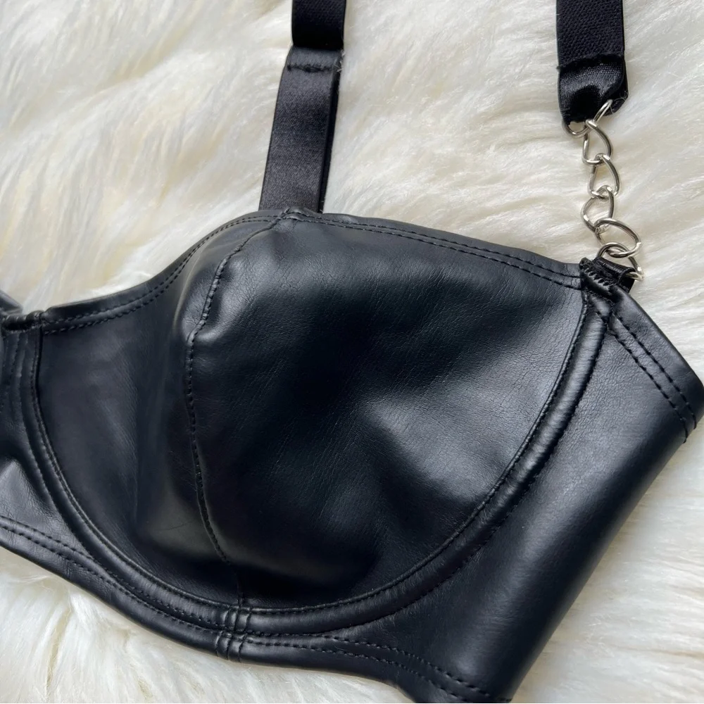 Frederick’s of Hollywood Faux Leather Black Bra Sz 38 D Goth Witch Y2K USA Made - Picture 2 of 14